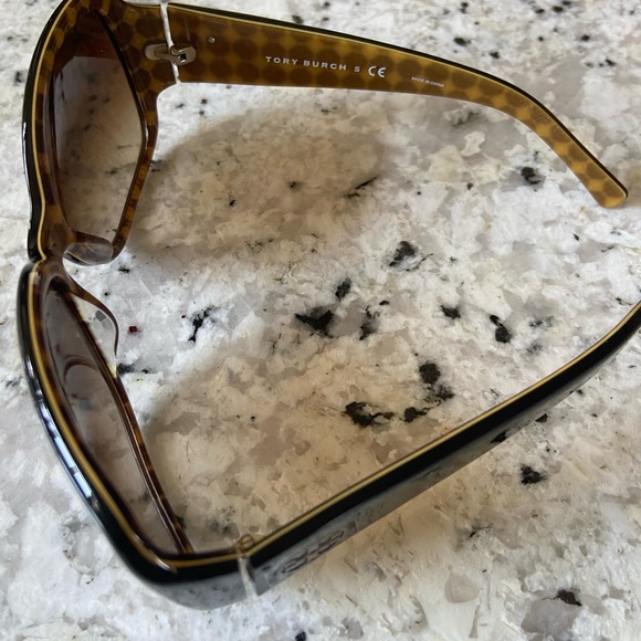 Tory Burch Women’s Sunglasses - Brown lens/frame excellent condition - Picture 5 of 6